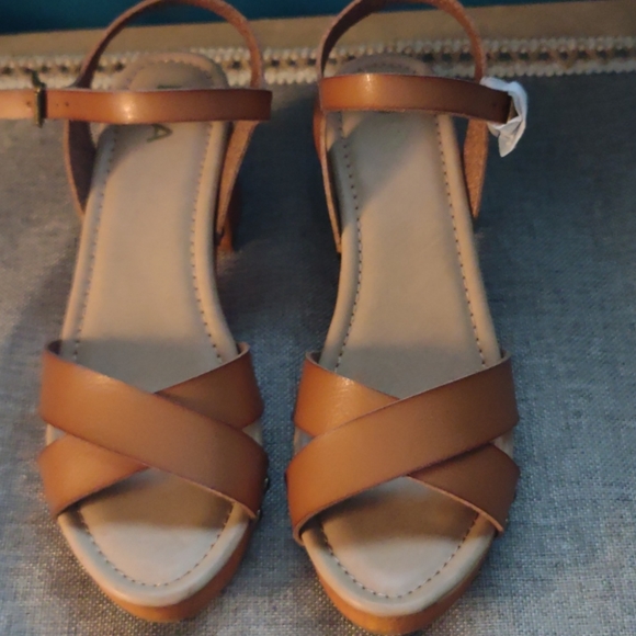 Sandals - Picture 1 of 5